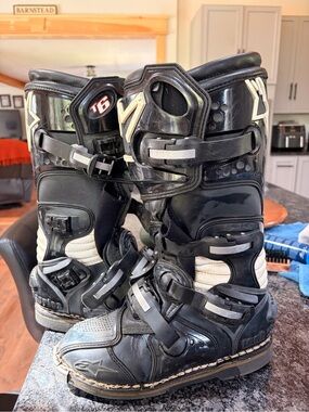 Alpinestars men size 8-8.5 Black and White MX Racing Boots
